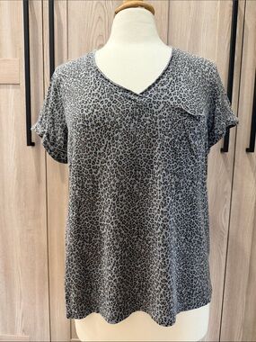 T.La Gray Leopard Print V-Neck Pocket Tee